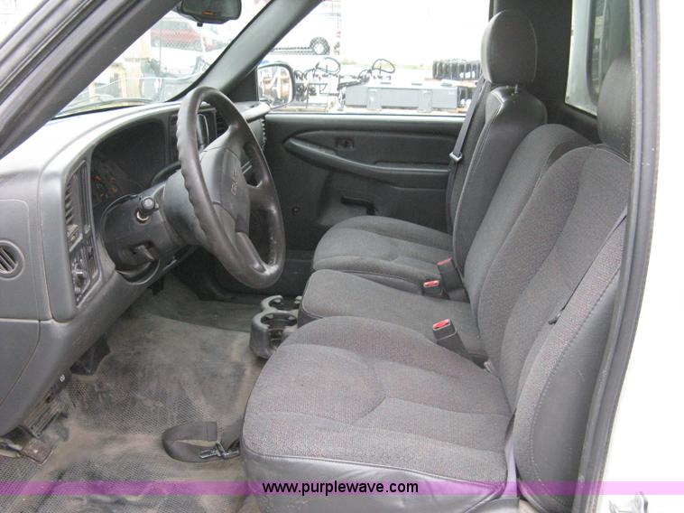 image for item 8134 2004 GMC Sierra 1500 long bed pickup truck with topper