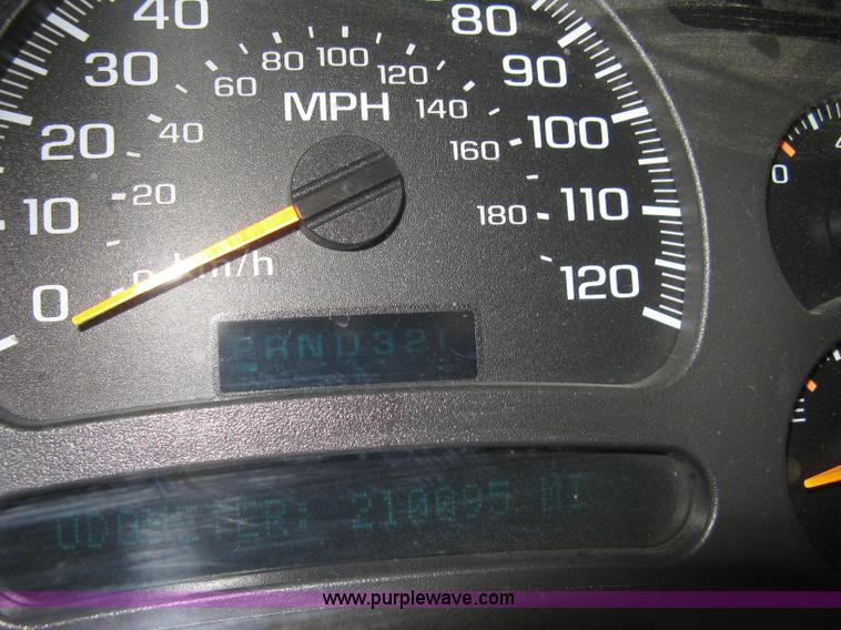 image for item 8134 2004 GMC Sierra 1500 long bed pickup truck with topper