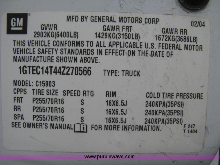 image for item 8134 2004 GMC Sierra 1500 long bed pickup truck with topper