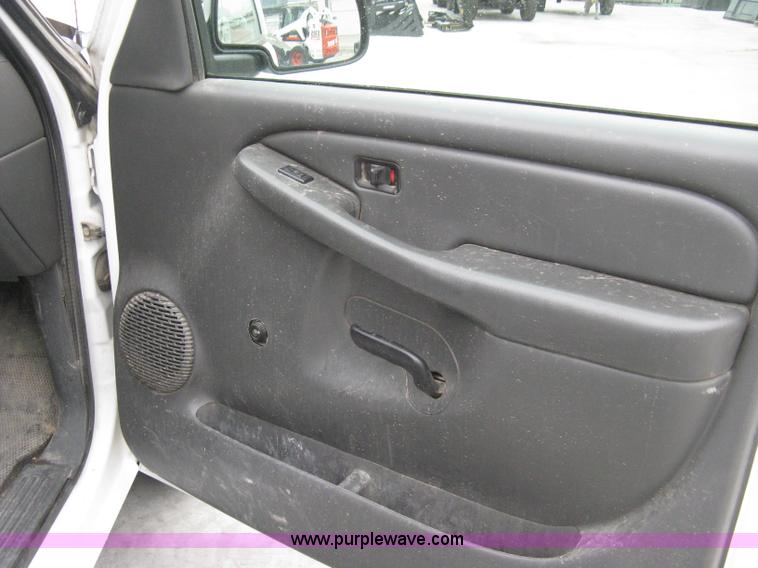 image for item 8134 2004 GMC Sierra 1500 long bed pickup truck with topper