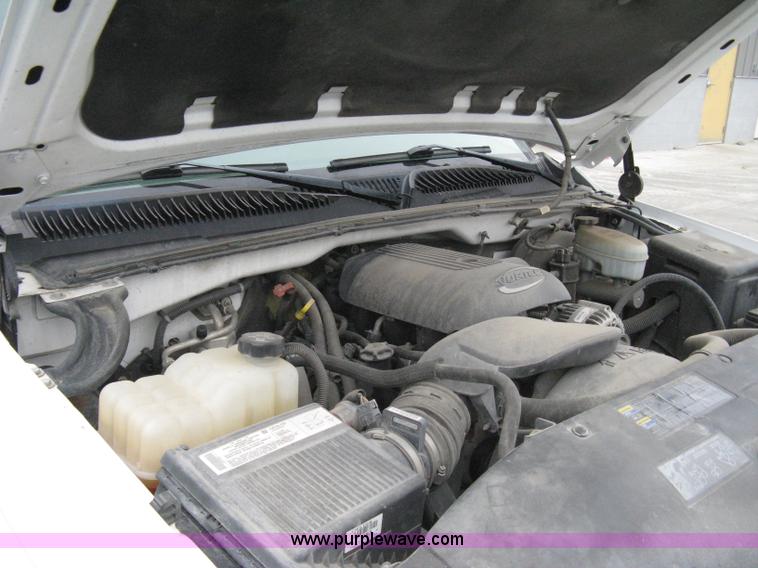 image for item 8134 2004 GMC Sierra 1500 long bed pickup truck with topper