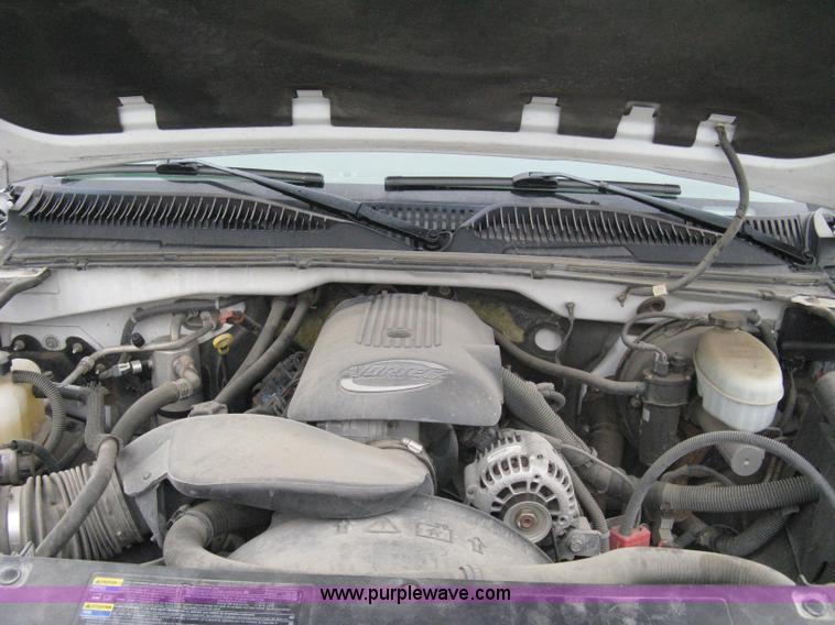 image for item 8134 2004 GMC Sierra 1500 long bed pickup truck with topper