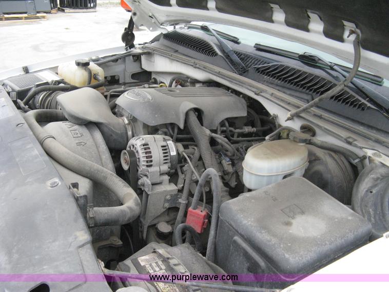 image for item 8134 2004 GMC Sierra 1500 long bed pickup truck with topper