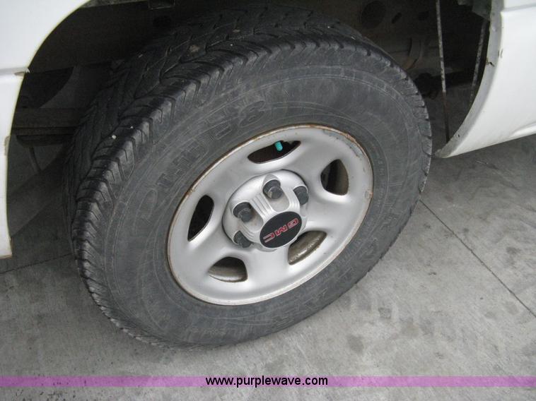 image for item 8134 2004 GMC Sierra 1500 long bed pickup truck with topper