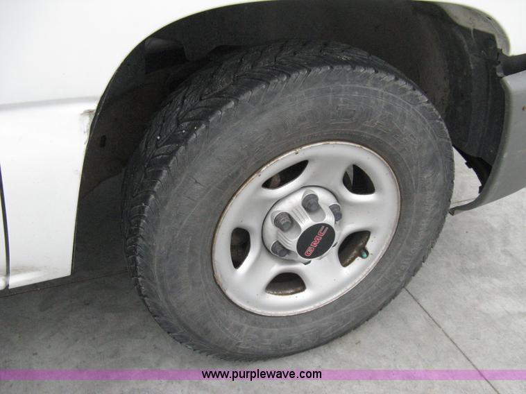 image for item 8134 2004 GMC Sierra 1500 long bed pickup truck with topper