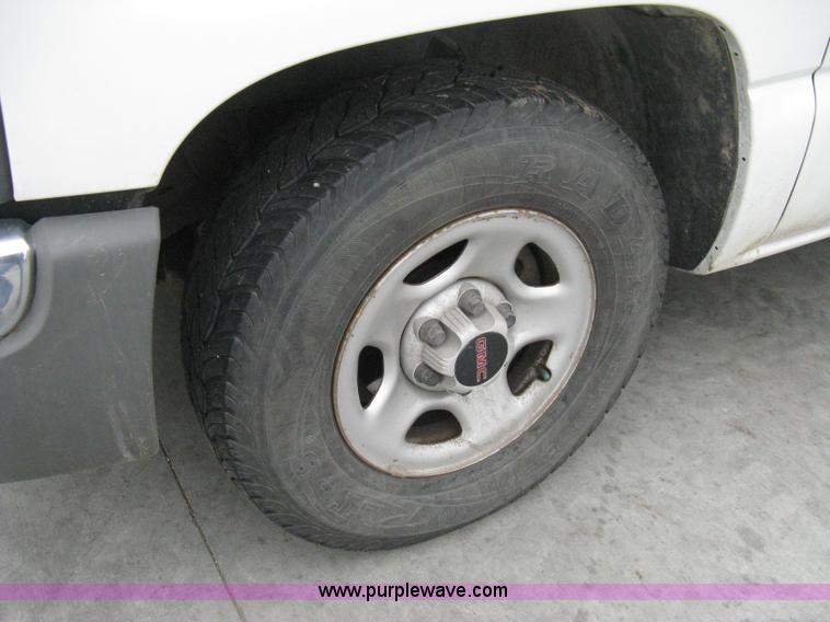 image for item 8134 2004 GMC Sierra 1500 long bed pickup truck with topper