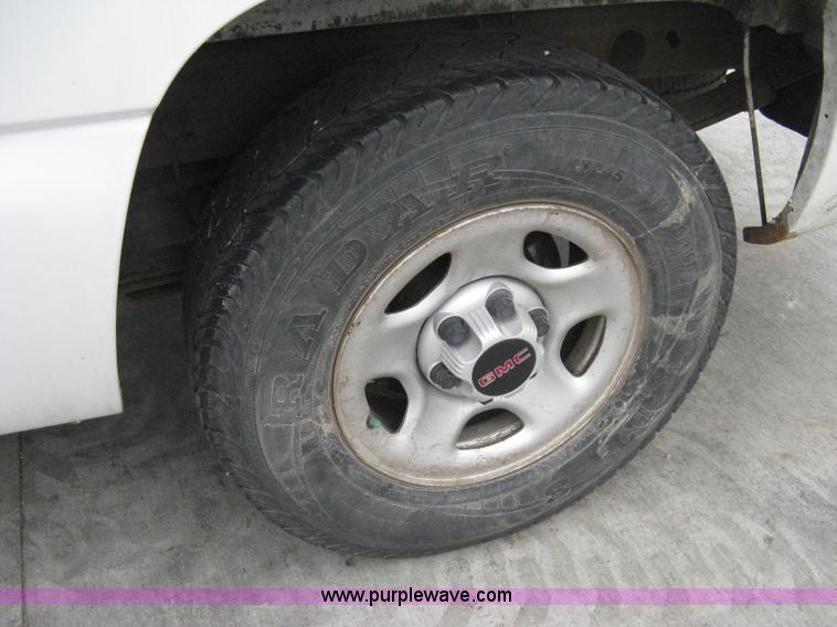 image for item 8134 2004 GMC Sierra 1500 long bed pickup truck with topper