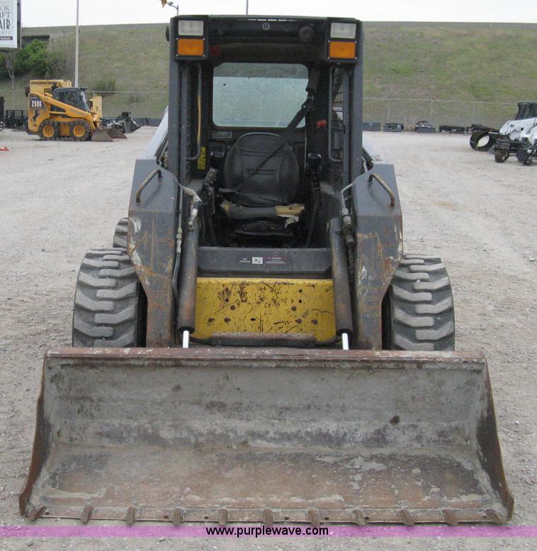 image for item 8135 2000 New Holland LS180 skid loader