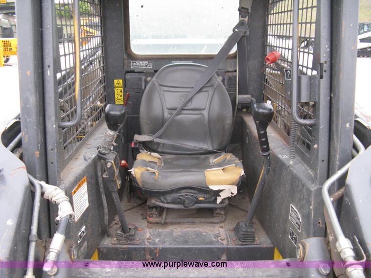 image for item 8135 2000 New Holland LS180 skid loader