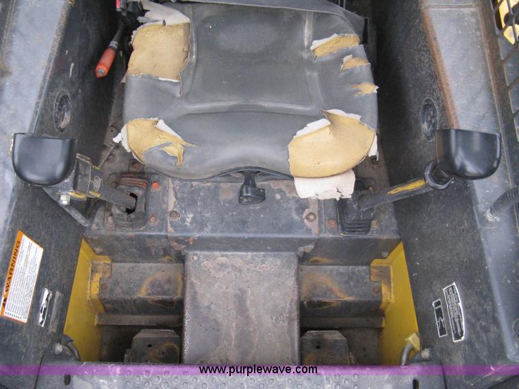 image for item 8135 2000 New Holland LS180 skid loader
