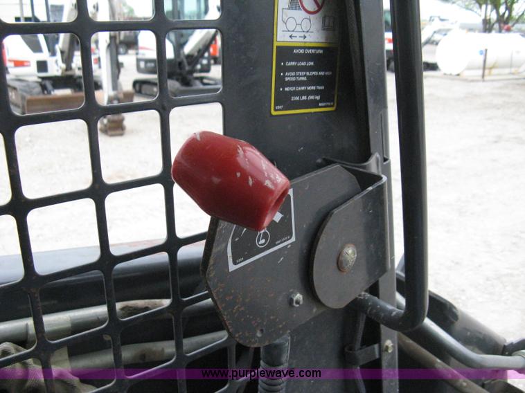 image for item 8135 2000 New Holland LS180 skid loader