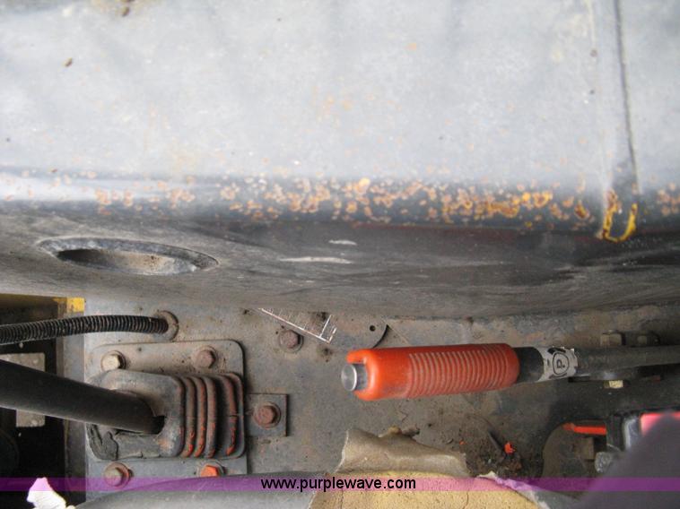 image for item 8135 2000 New Holland LS180 skid loader