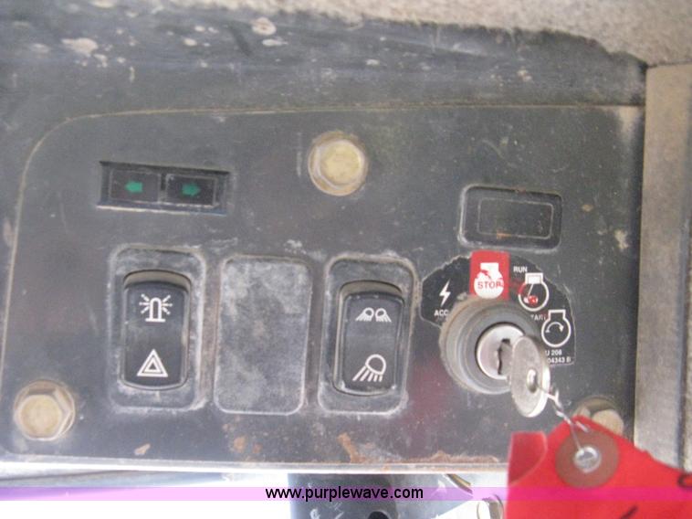 image for item 8135 2000 New Holland LS180 skid loader