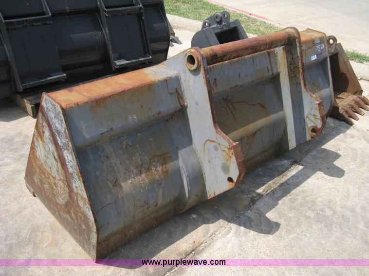 image for item 8145 Bobcat GP bucket