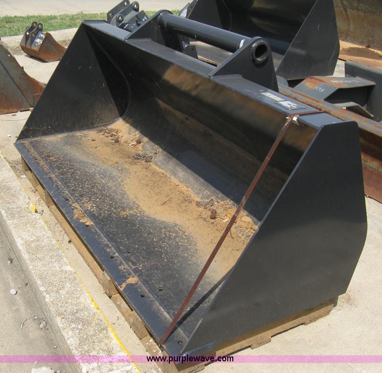 image for item 8150 Bobcat V518 GP bucket