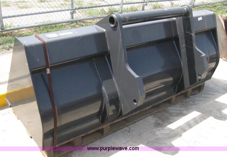 image for item 8150 Bobcat V518 GP bucket