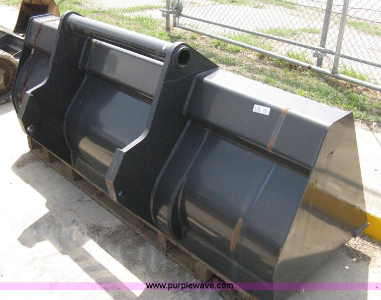 image for item 8150 Bobcat V518 GP bucket