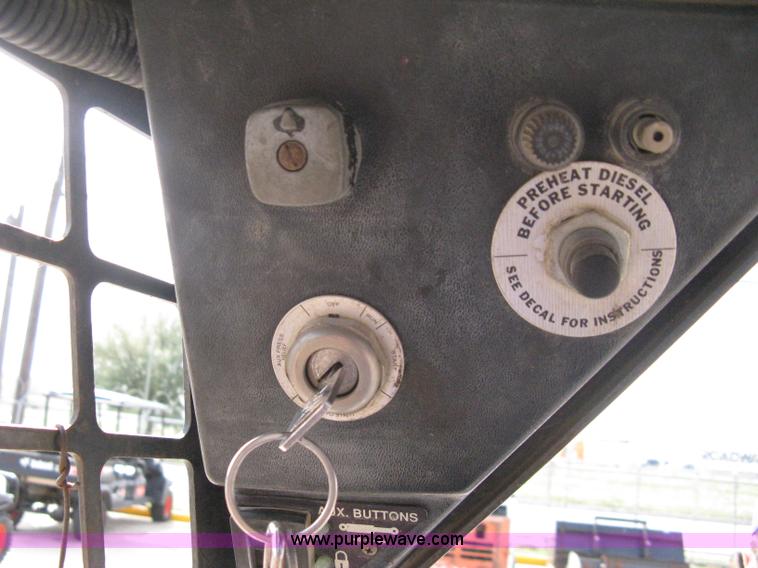 image for item 8159 1993 Bobcat 753 skid loader