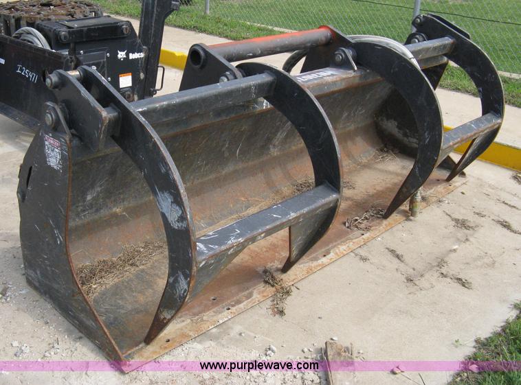 image for item 8192 2006 Bobcat 90" industrial VersaHandler grapple