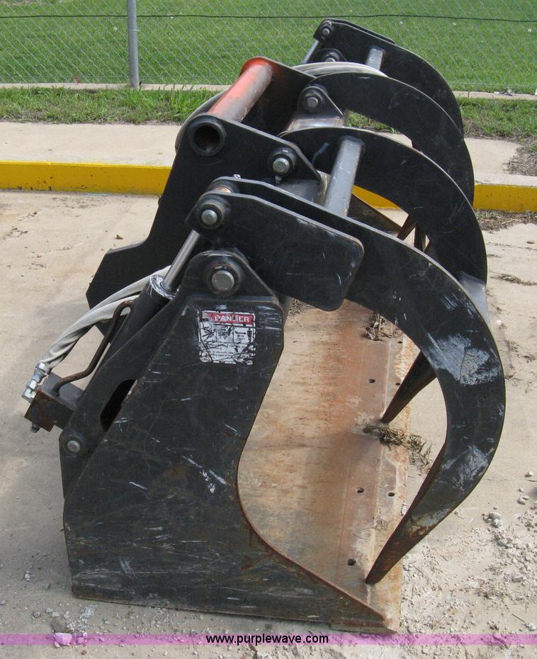 image for item 8192 2006 Bobcat 90" industrial VersaHandler grapple