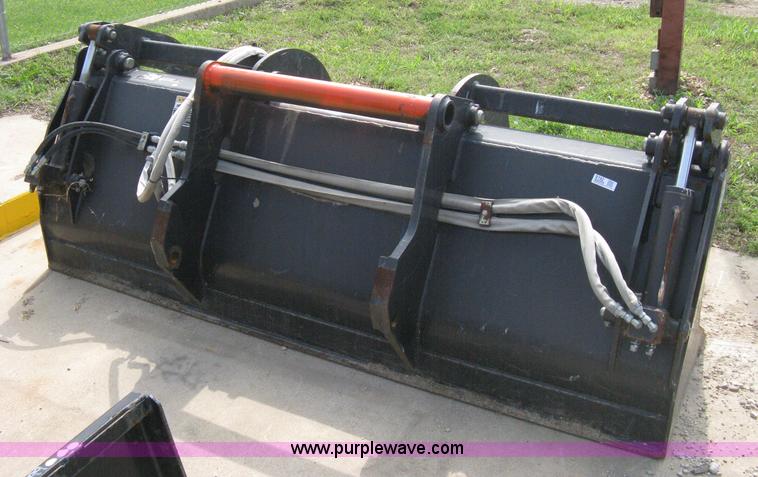 image for item 8192 2006 Bobcat 90" industrial VersaHandler grapple