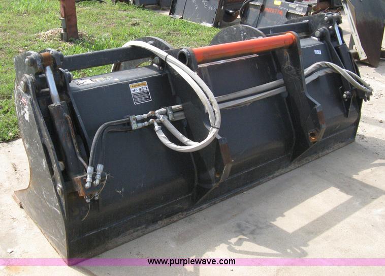 image for item 8192 2006 Bobcat 90" industrial VersaHandler grapple