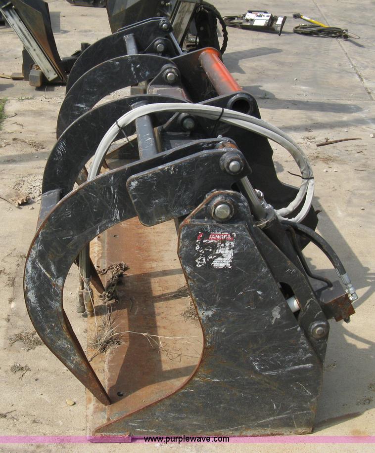 image for item 8192 2006 Bobcat 90" industrial VersaHandler grapple