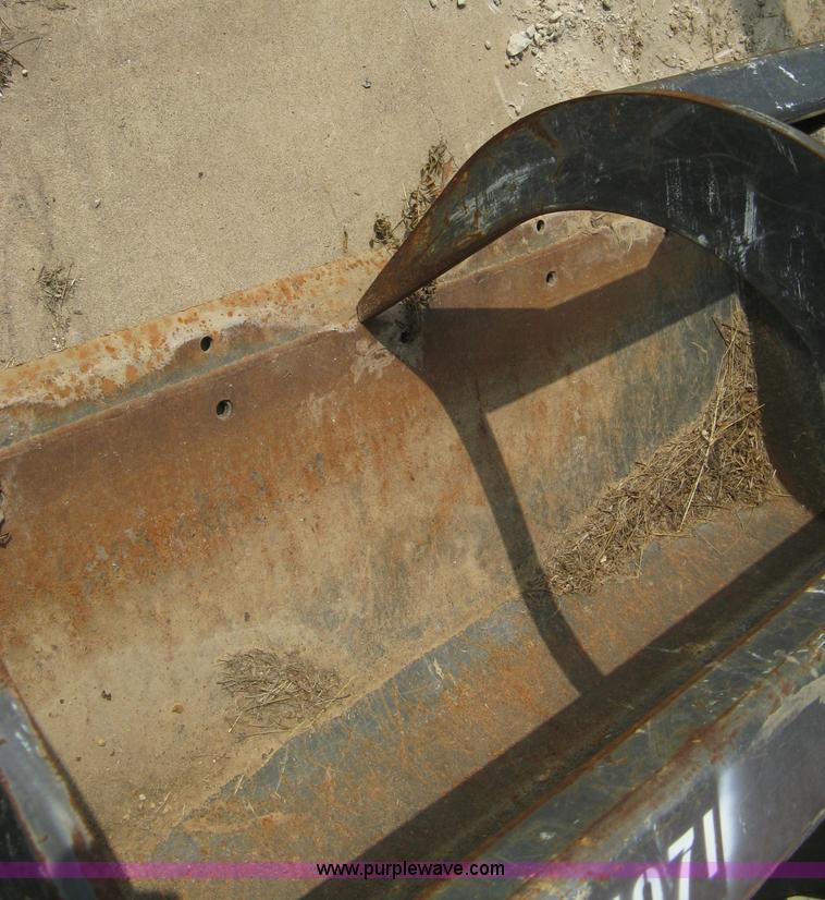 image for item 8192 2006 Bobcat 90" industrial VersaHandler grapple