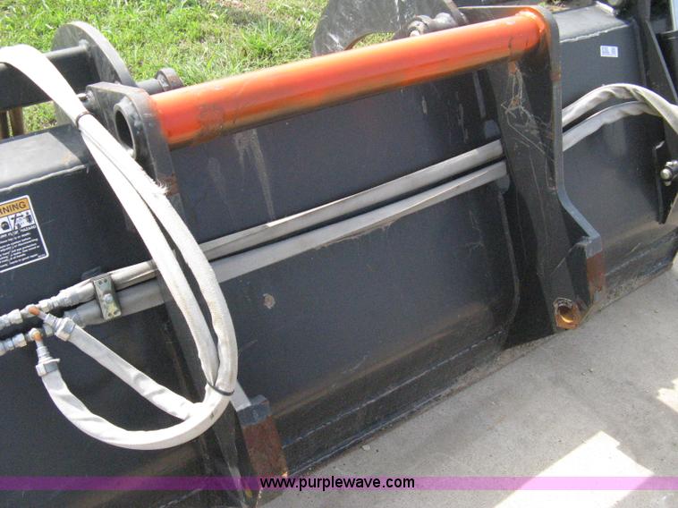 image for item 8192 2006 Bobcat 90" industrial VersaHandler grapple