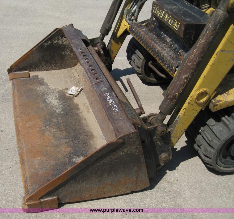 image for item 8199 2001 ASV RC30 track loader