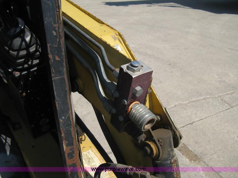 image for item 8199 2001 ASV RC30 track loader