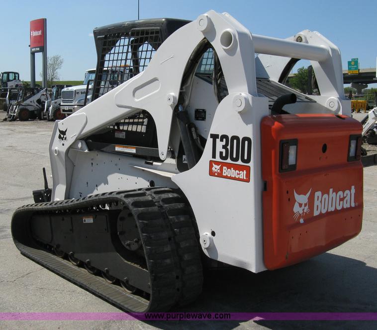 image for item 8201 2006 Bobcat T300 track loader