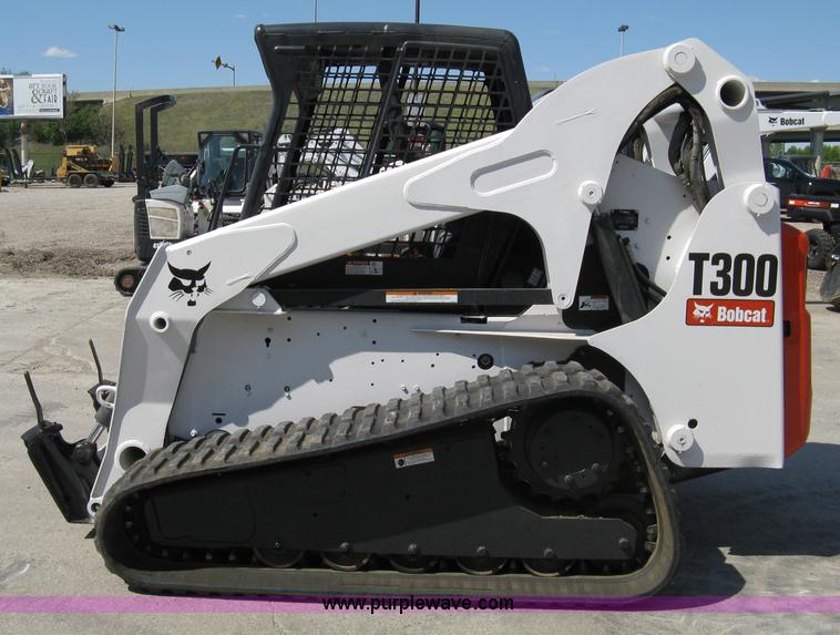 image for item 8201 2006 Bobcat T300 track loader