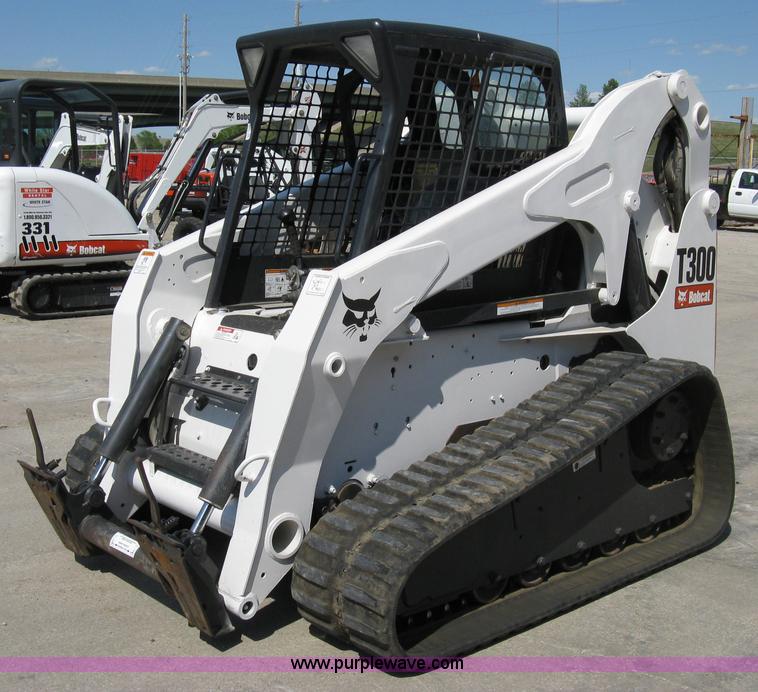 image for item 8201 2006 Bobcat T300 track loader
