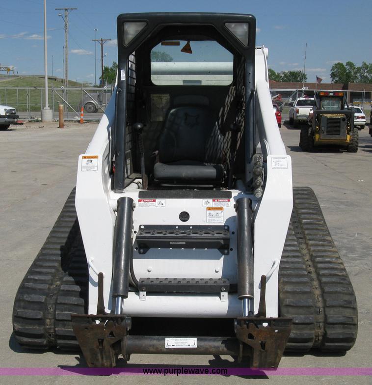 image for item 8201 2006 Bobcat T300 track loader