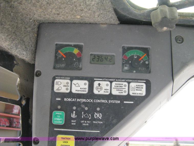 image for item 8201 2006 Bobcat T300 track loader