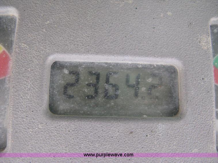 image for item 8201 2006 Bobcat T300 track loader