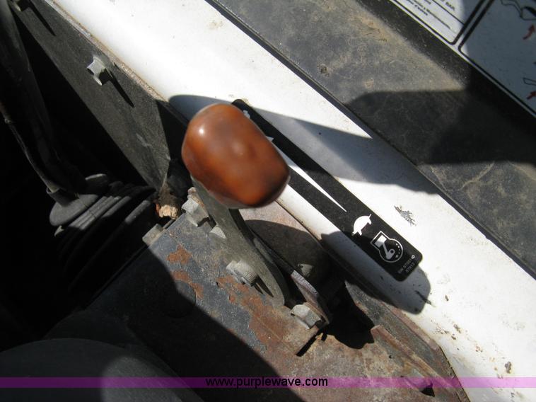 image for item 8201 2006 Bobcat T300 track loader