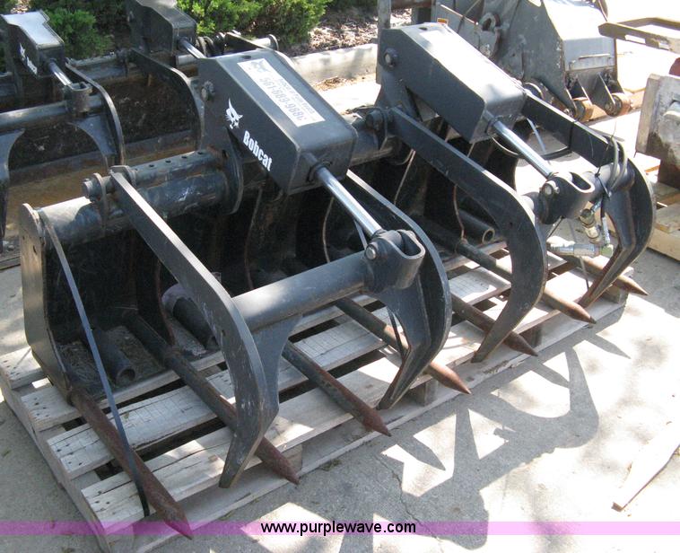 image for item 8204 2008 Bobcat 66" industrial fork grapple