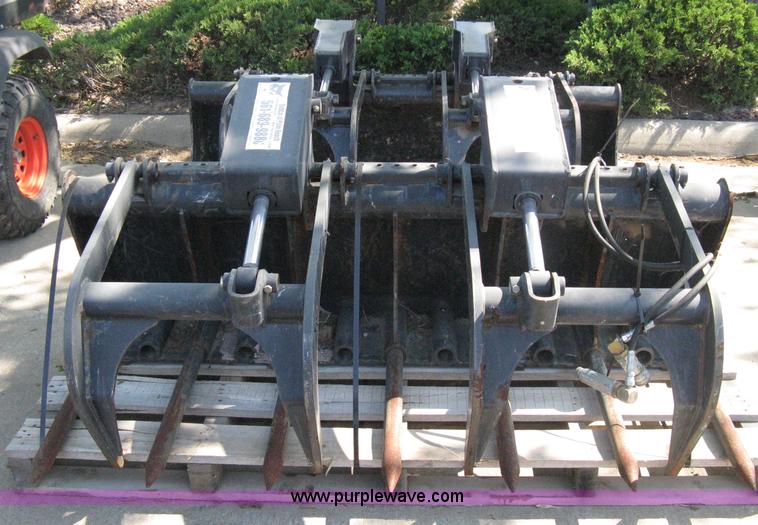 image for item 8204 2008 Bobcat 66" industrial fork grapple