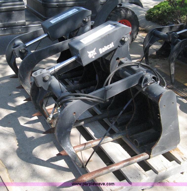 image for item 8204 2008 Bobcat 66" industrial fork grapple
