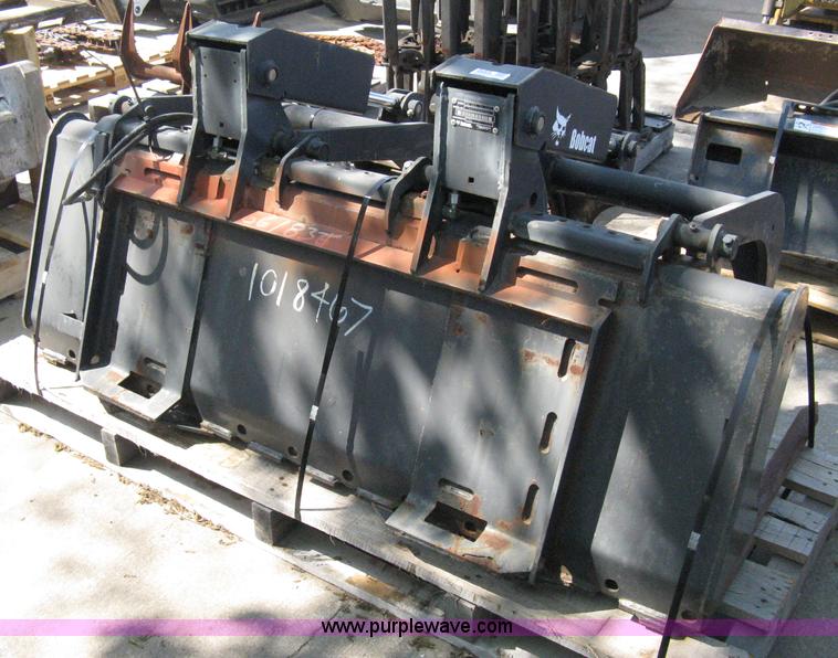image for item 8204 2008 Bobcat 66" industrial fork grapple