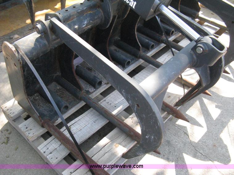 image for item 8204 2008 Bobcat 66" industrial fork grapple