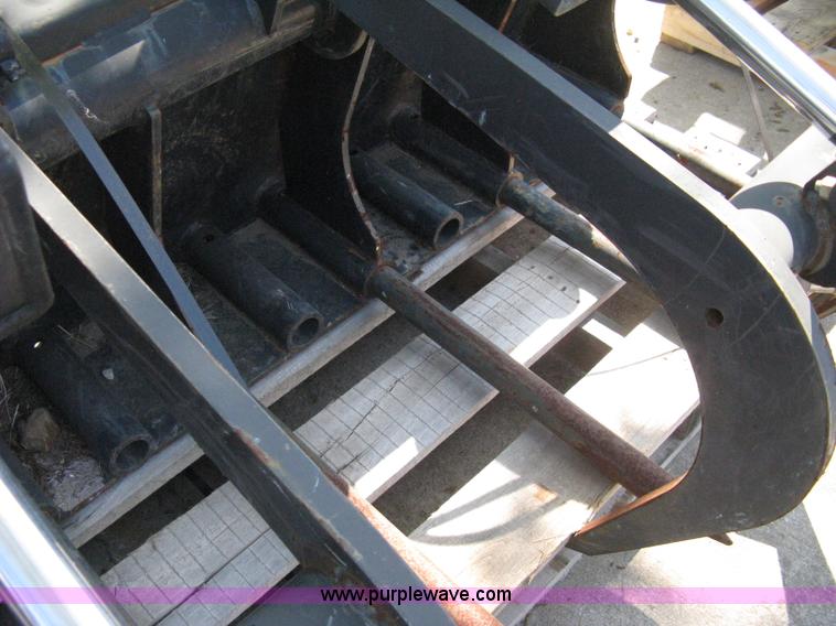 image for item 8204 2008 Bobcat 66" industrial fork grapple