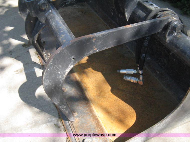 image for item 8205 2008 Bobcat 72" industrial bucket with grapple