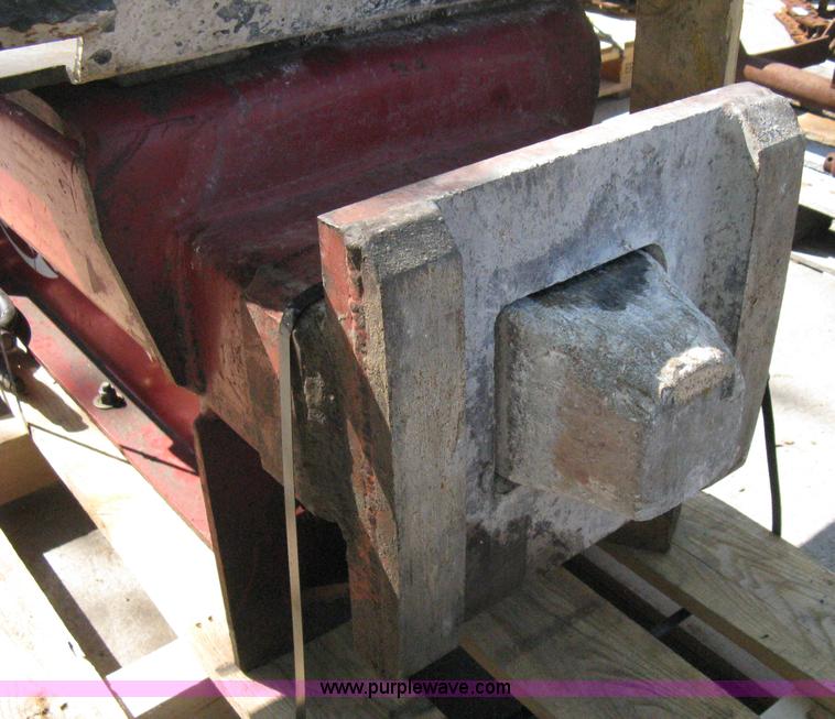 image for item 8211 2007 Stanley DH3500R Cyclone drop hammer