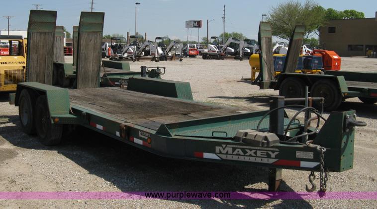 image for item 8235 1997 Maxey tandem axle flatbed trailer
