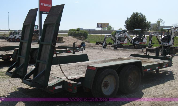 image for item 8235 1997 Maxey tandem axle flatbed trailer