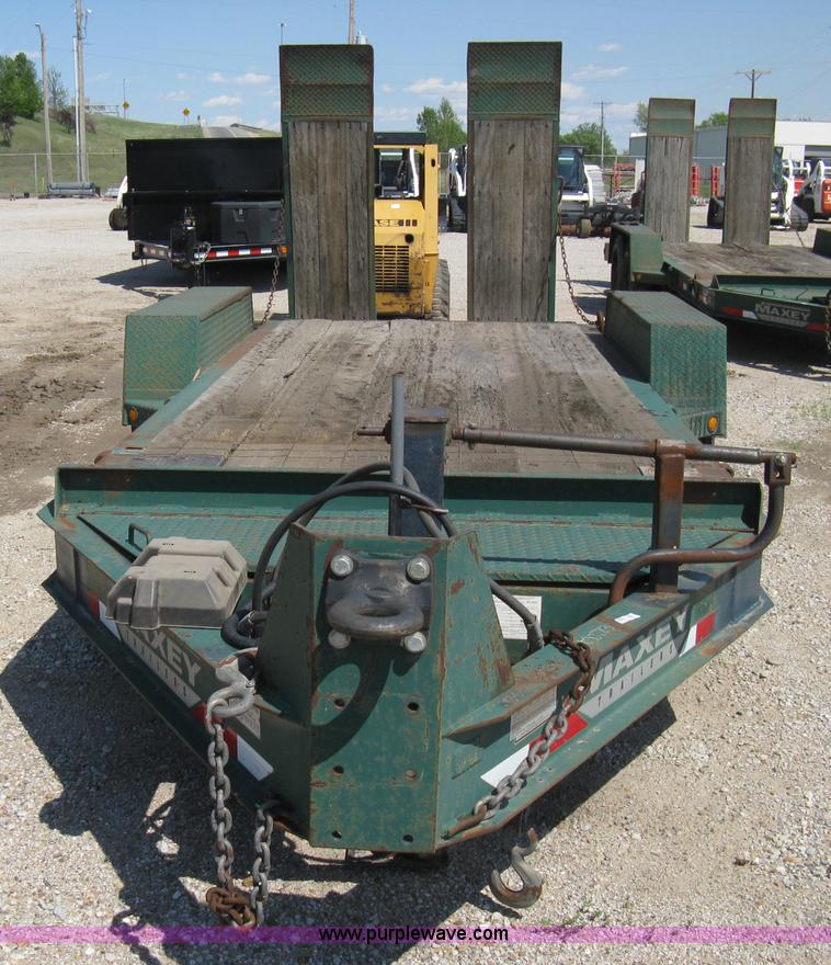 image for item 8235 1997 Maxey tandem axle flatbed trailer