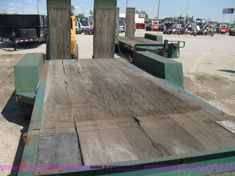 image for item 8235 1997 Maxey tandem axle flatbed trailer